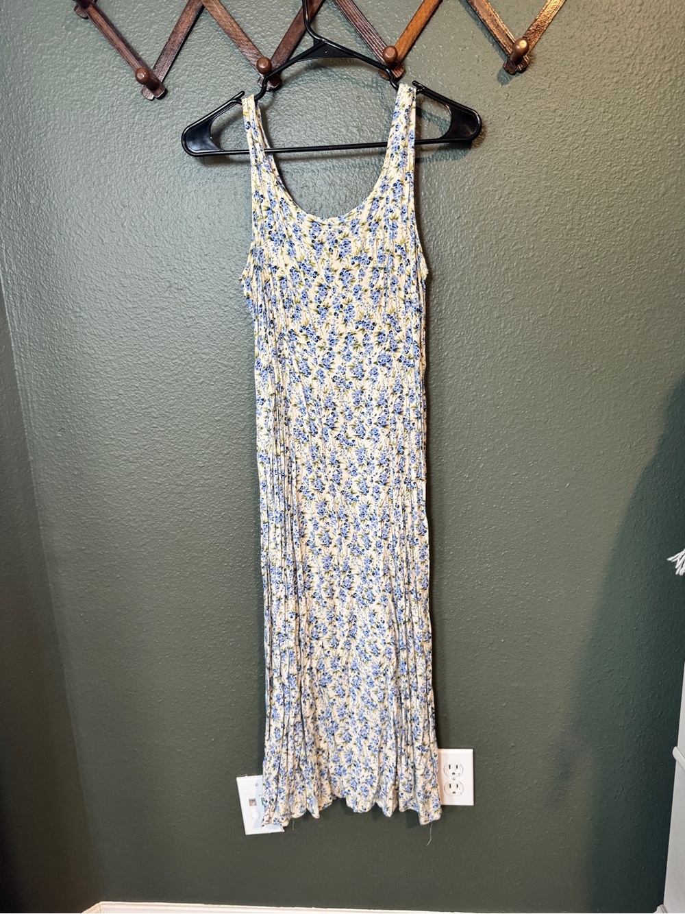 90s Caroline Wells Blue Floral Midi Tank Dress in Cream Size S